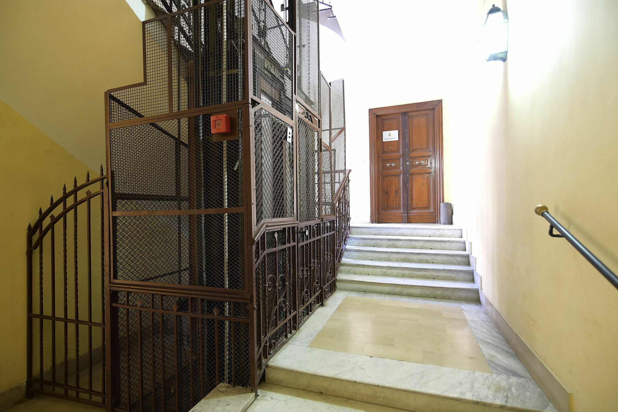 Отель Town House 57 Рим Экстерьер фото